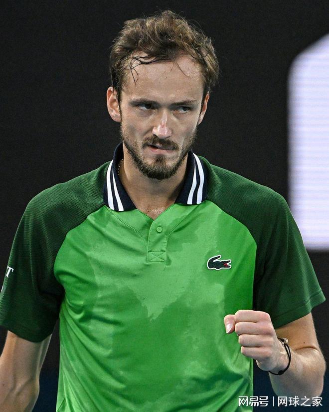 包含美国网球队逆转意大利网球队，梅德韦杰夫高光表现的词条