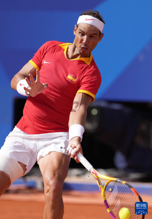 包含世界网球队横扫德国网球队，纳达尔打破历史纪录的词条