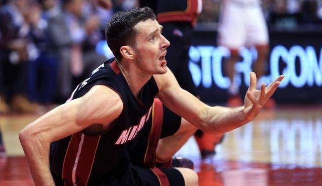 马刺险胜中国男篮，巴图姆制霸全场