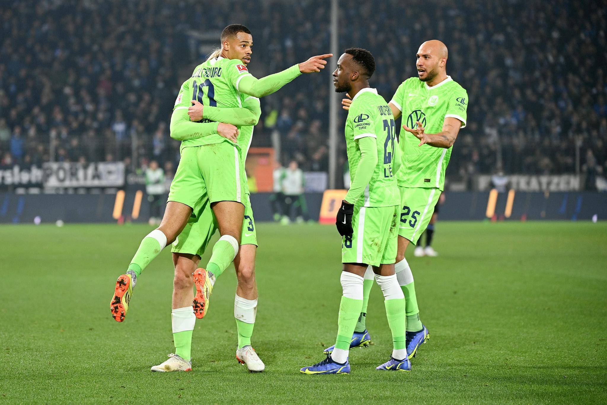 强强对决，球队实力暗中博弈，胜负难测！