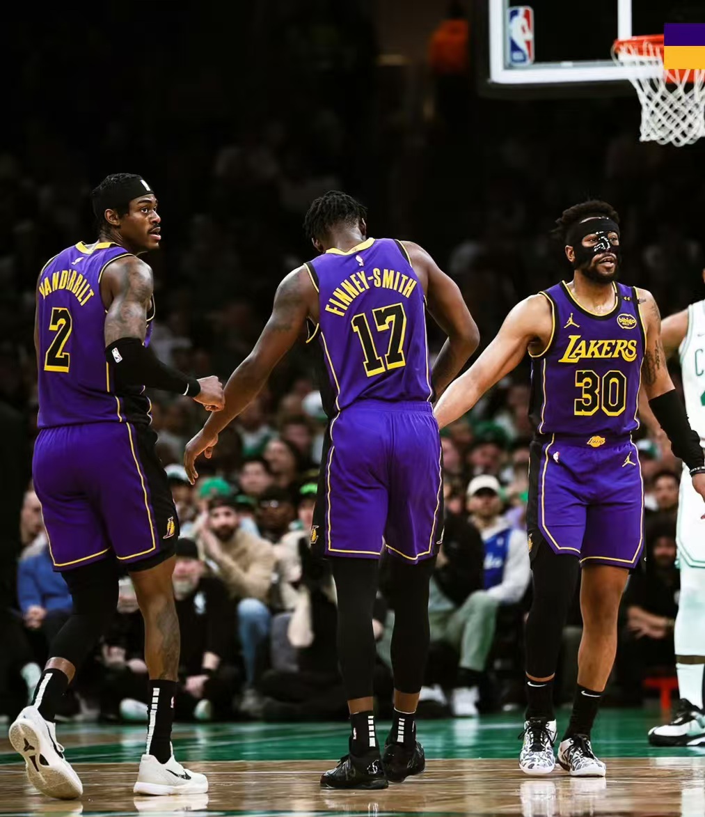 关于湖人勇士再度对阵，两队争夺西部领头羊的信息