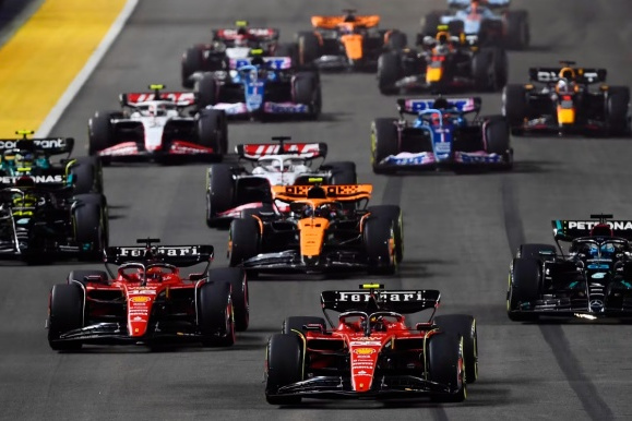 梅赛德斯鏖战索伯车队,皮亚斯特里点燃赛场的简单介绍 梅赛德斯鏖战索伯车队,皮亚斯特里点燃赛场的简单介绍