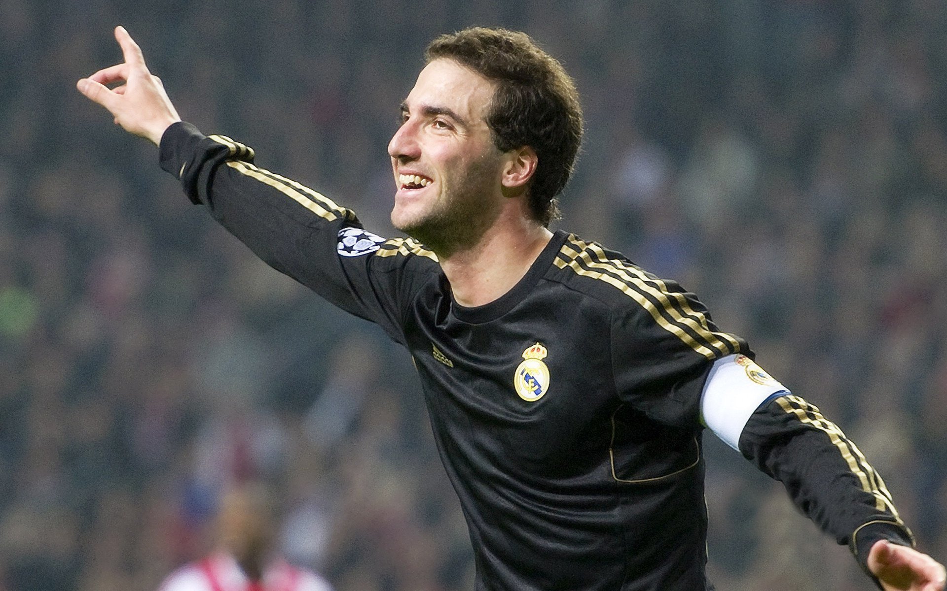 米兰真人-亚洲之光与非洲之魂,孙兴慜的爆发与阿尔及利亚的末节奇迹