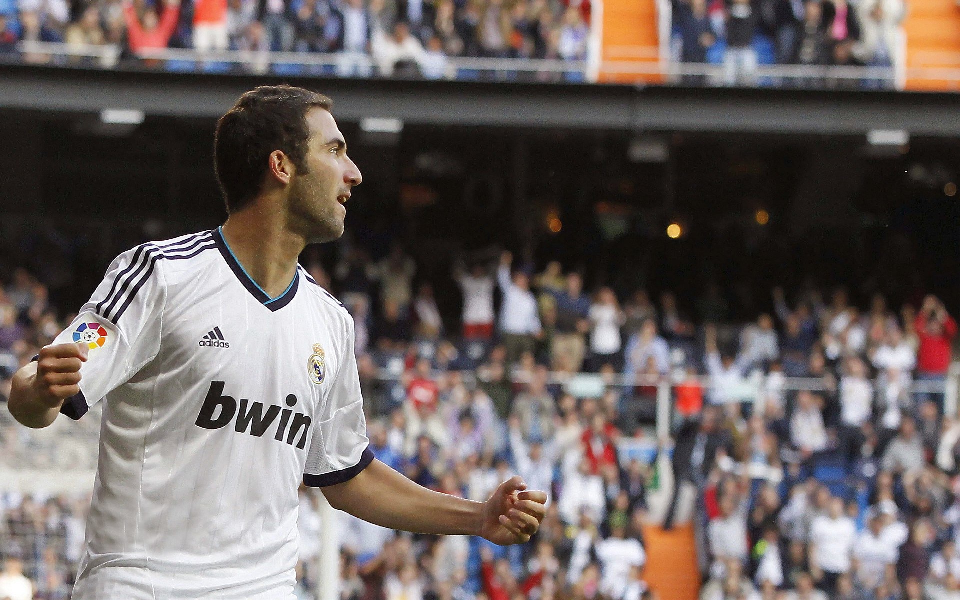 霍勒迪数据全面爆炸!湖人险胜雷霆,他如何成为胜负手?