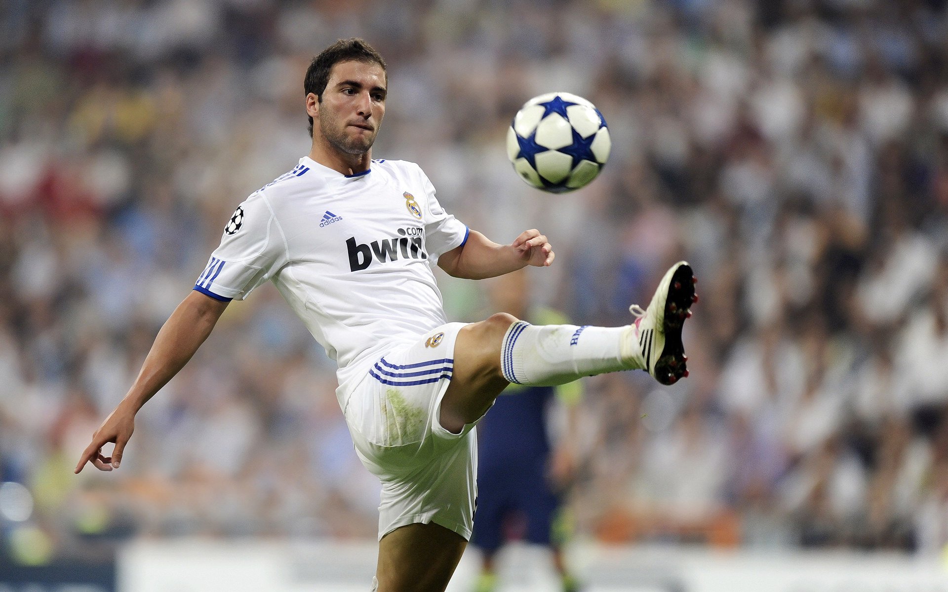 从李刚仁爆发到西班牙加时奇迹,足球世界的双重变奏